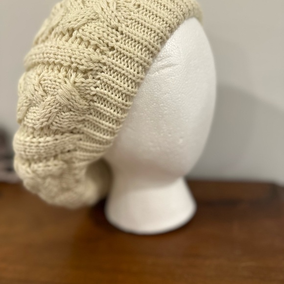 NWOT Women’s Cream OS  slouchy beanie cable-knit beret. Fleece Lined. - Picture 7 of 11